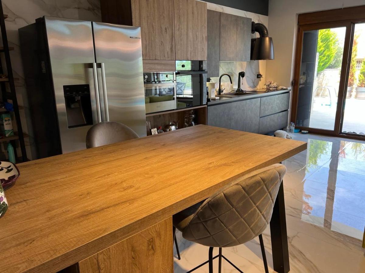 Villa Sunny Seaside Villa-90 M From