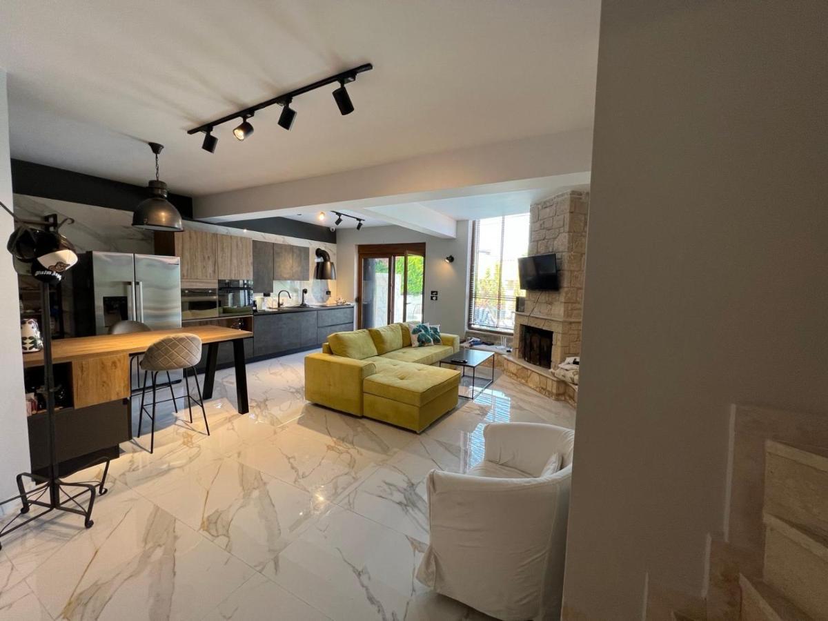 Sunny Seaside Villa-90 M From