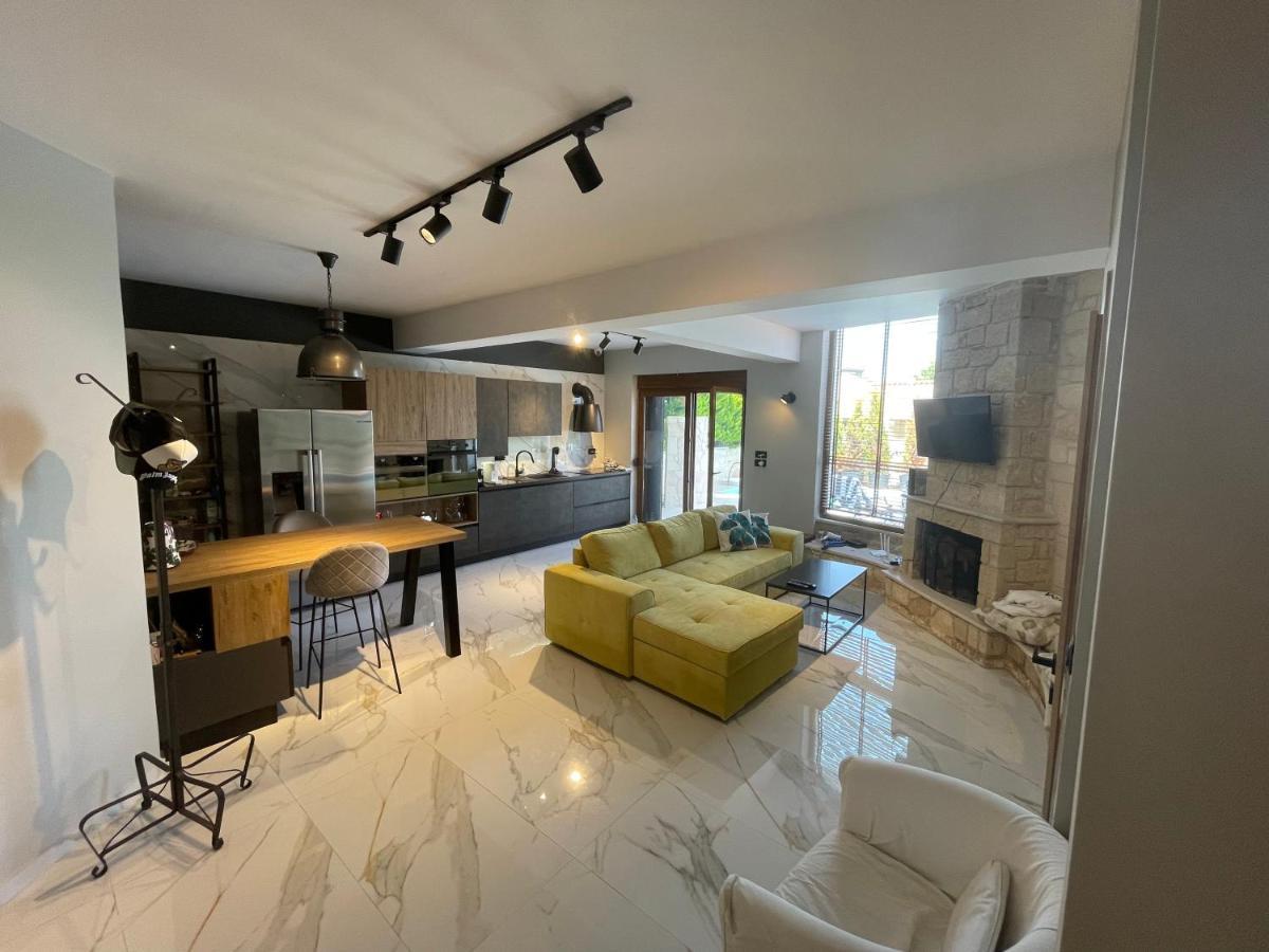 Villa Sunny Seaside Villa-90 M From