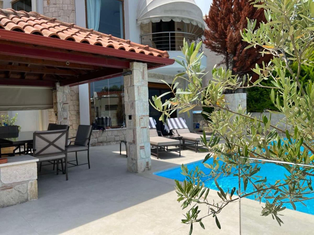 Sunny Seaside Villa-90 M From