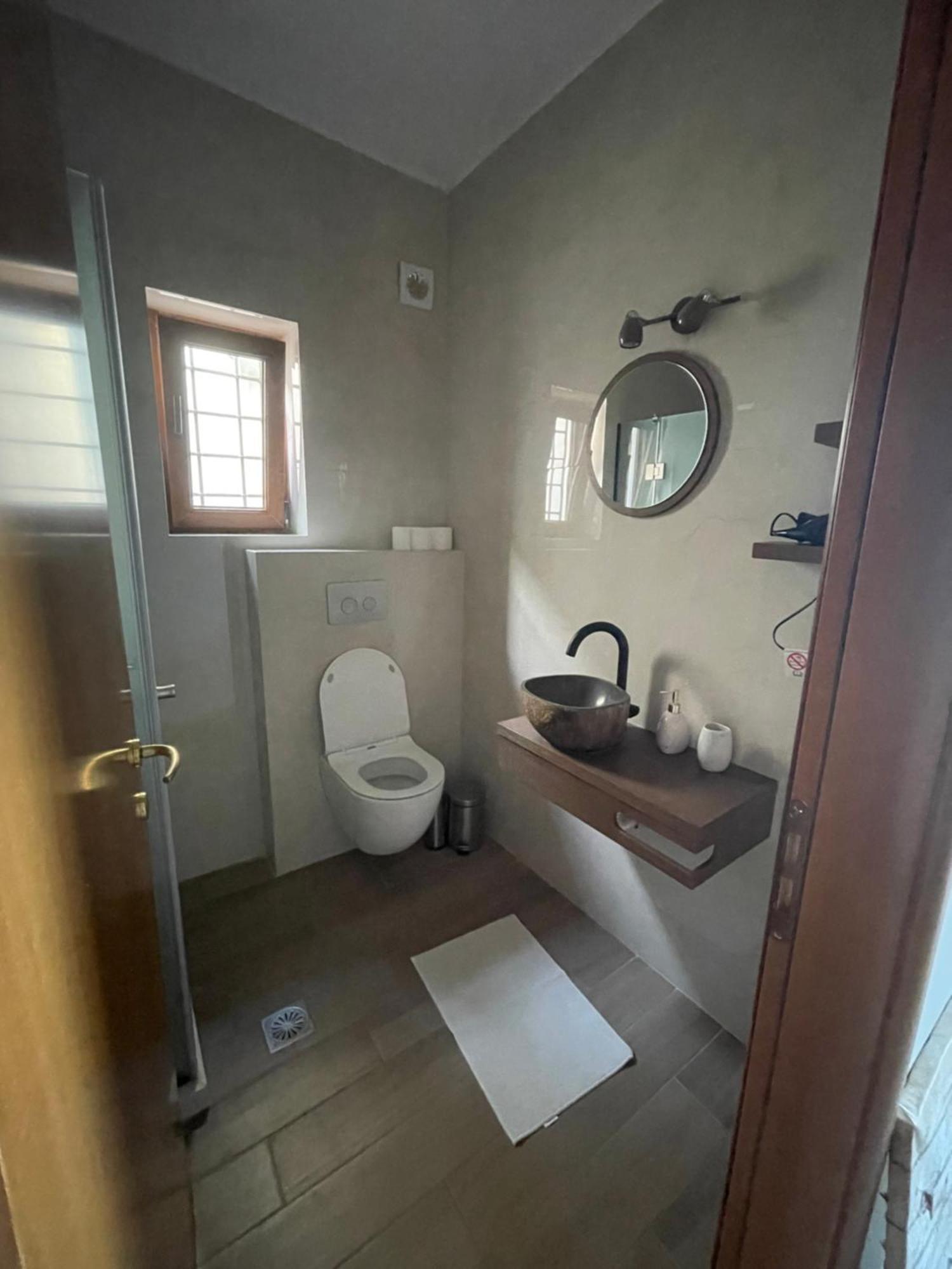 Sunny Seaside Villa-90 M From Kriopigi
