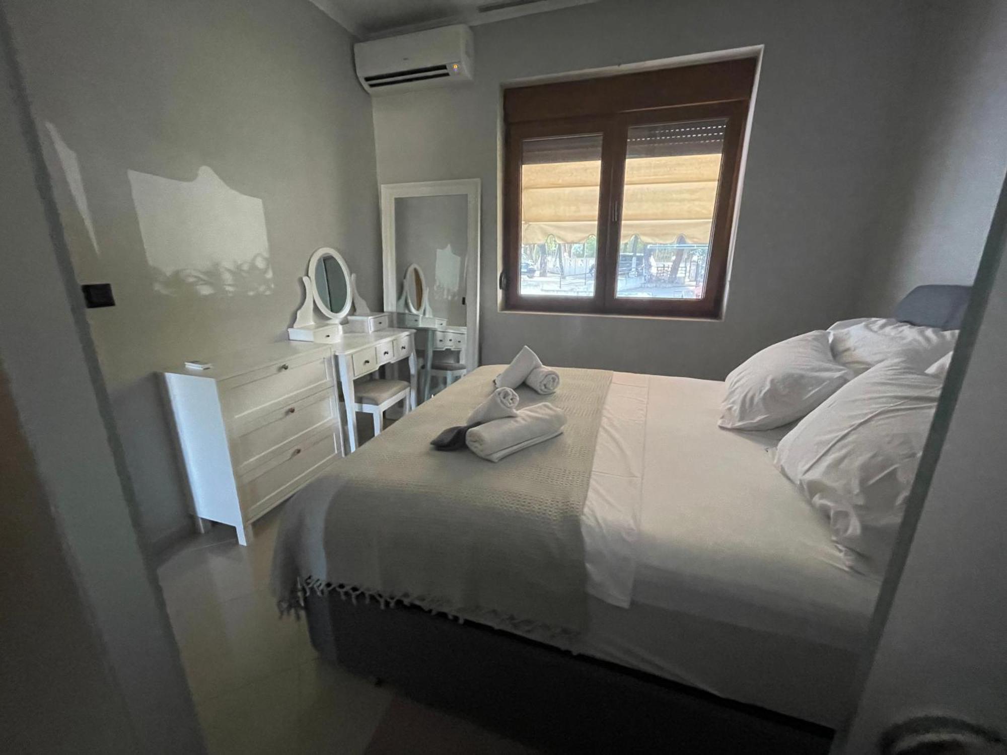 Villa Sunny Seaside Villa-90 M From