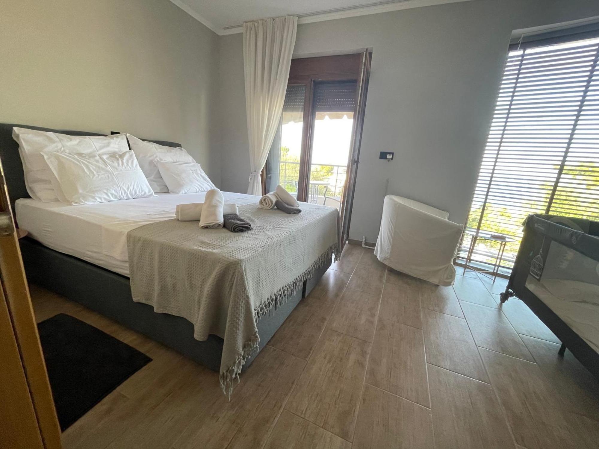 Sunny Seaside Villa-90 M From Kriopigi